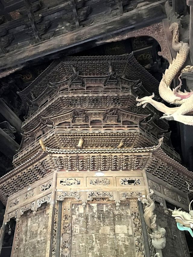 傳說有9999條龍藏身於這個小縣城的「深山故宮」。