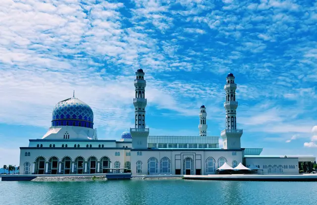 Kota Kinabalu quyến rũ, giấc mơ về nhà thờ Hồi giáo nổi | Tôn giáo và thiên nhiên ở Sabah, Malaysia.