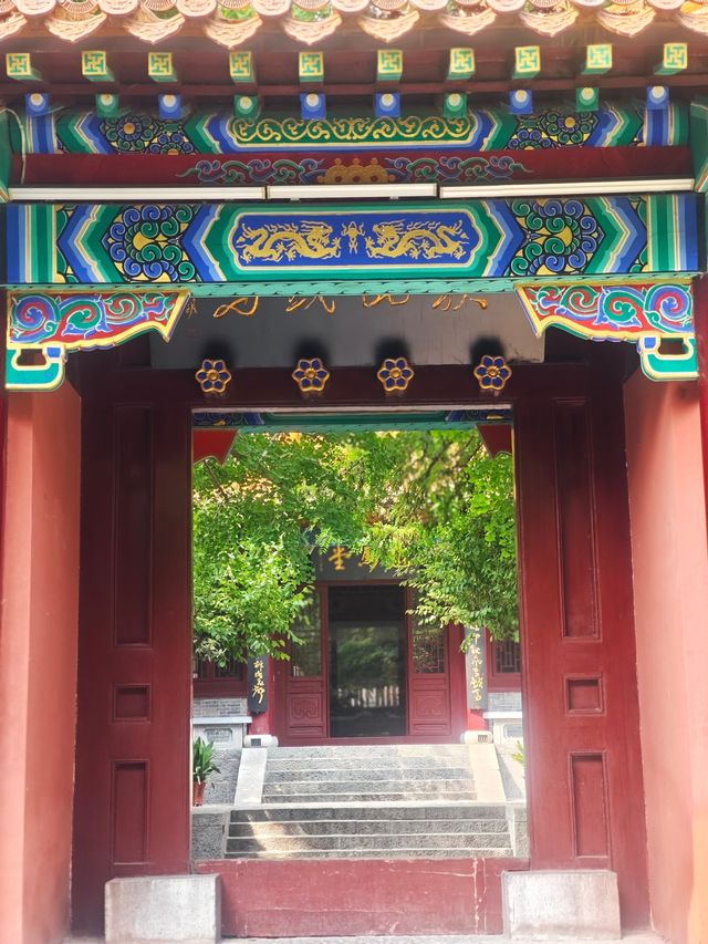 西楚霸王短暫卻又轟轟烈烈的一生。