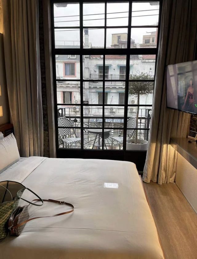 上海！外灘！剛退房平價酒店已經next。