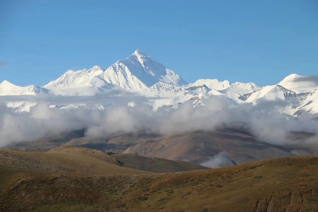 日照金山，感受壯觀的珠峰群峰~~珠峰大本營。