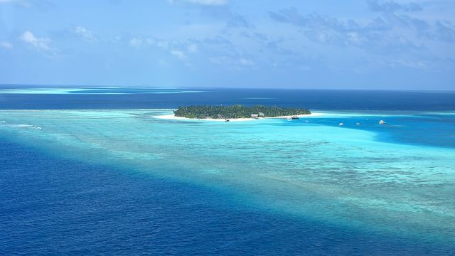 Discovering the Beauty of Velavaru Island in the Maldives