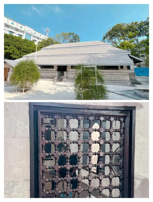 Encounter the serene and beautiful Hukuru Miskity Mosque