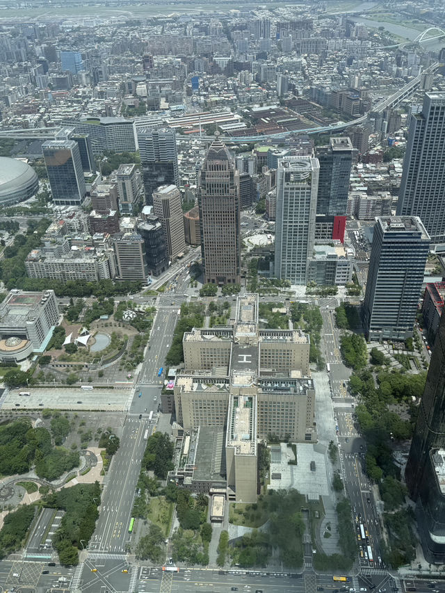 The View From The Top Of Taipei 101, The Best Way to See The City!