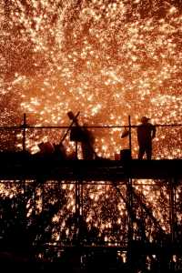 【文化傳承】確山打鐵花引爆夜間文旅消費