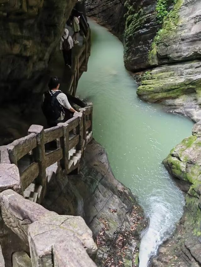 人生建議：一定要帶愛的人去一次龍水峽地縫