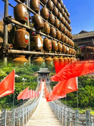 Where to experience immersive red history and enjoy lantern-lit ancient streets at night?