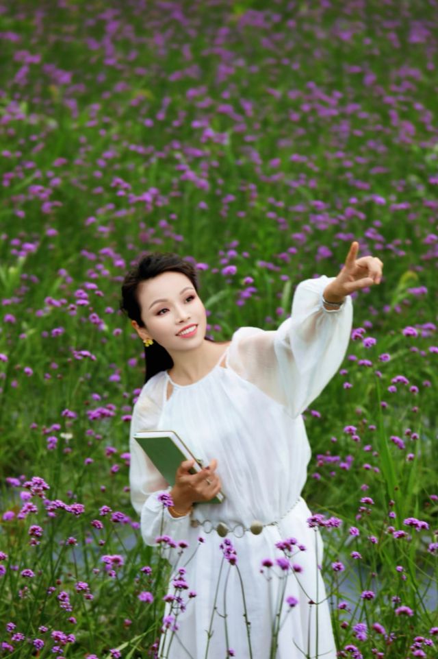 諗咗好多關於紫色嘅文案，都唔及馬鞭草咁浪漫