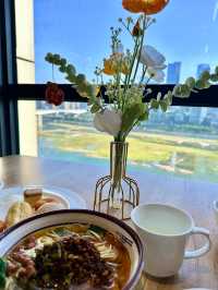 重慶一個神奇嘅江景酒店，私藏兩個打卡點