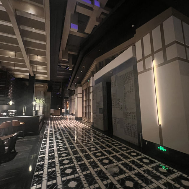Best Hotel in Chengdu: Luxurious 5-Star Traditional Chinese Style