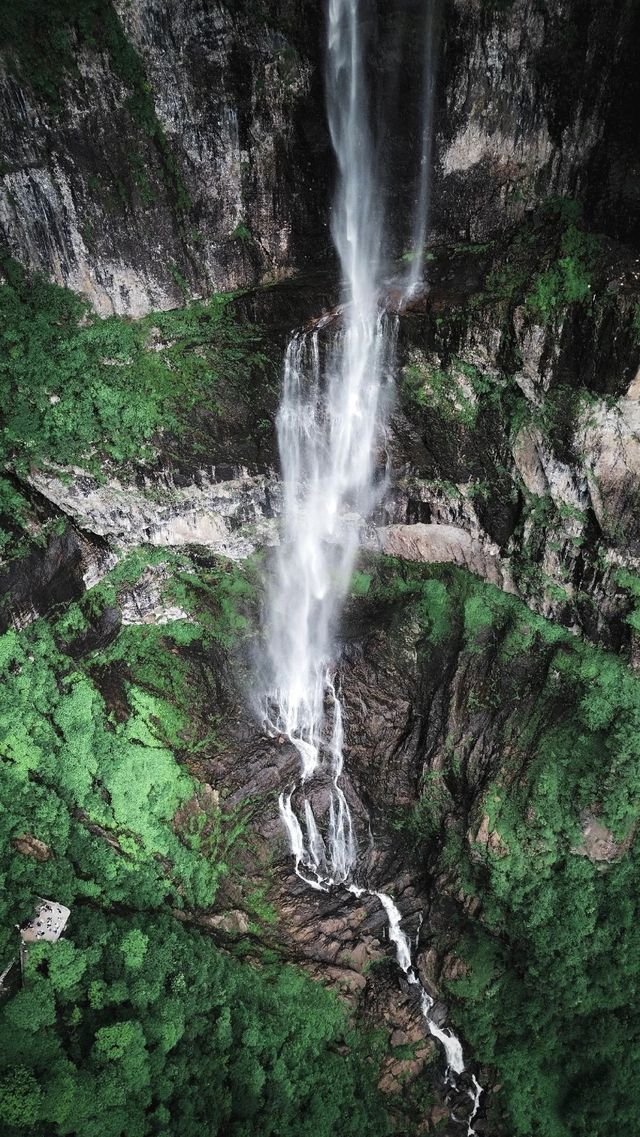 雲端漫步瓦屋山：站在「桌山」之巔悟人生