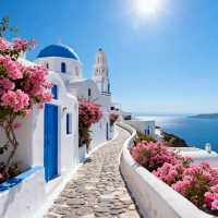 走在伊亞街道，連影子都染上了愛琴海的溫柔