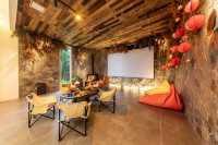 圍爐煮茶配峰林雪景