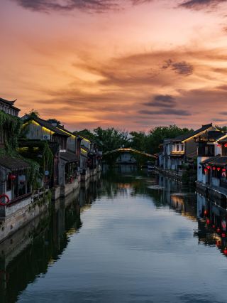 A photo guide to the magical sunset after the rain at the hidden, lesser-known ancient town of Bacheng old street in Suzhou
