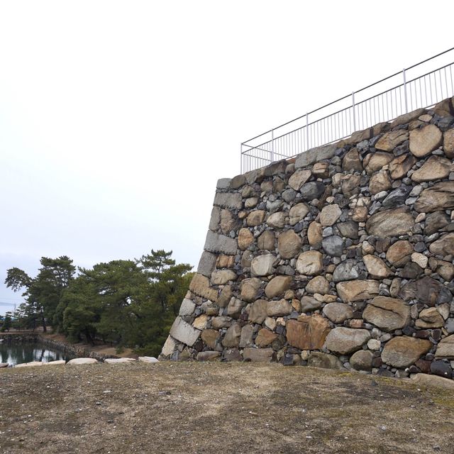 找不到天守閣的高松城-玉藻公園