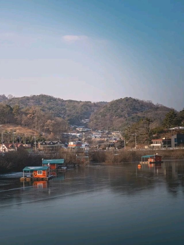 예산군 대표 관광지 "예당호 출렁다리"