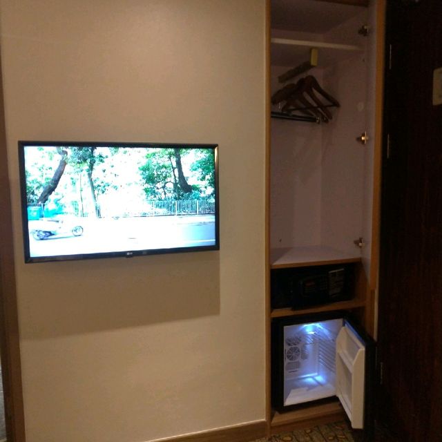 面對港澳碼頭的一梯兩伙懷舊酒店