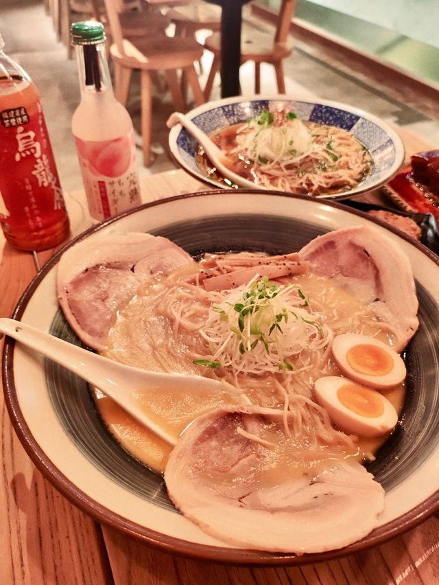 🍜立体派拉麵-「🦀涼風紅楚蟹高湯鹽冷麵」視覺味覺極上享受！