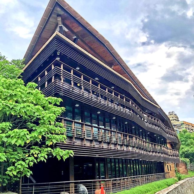 北投圖書館-隱身於山林中，台灣最美公立圖書館