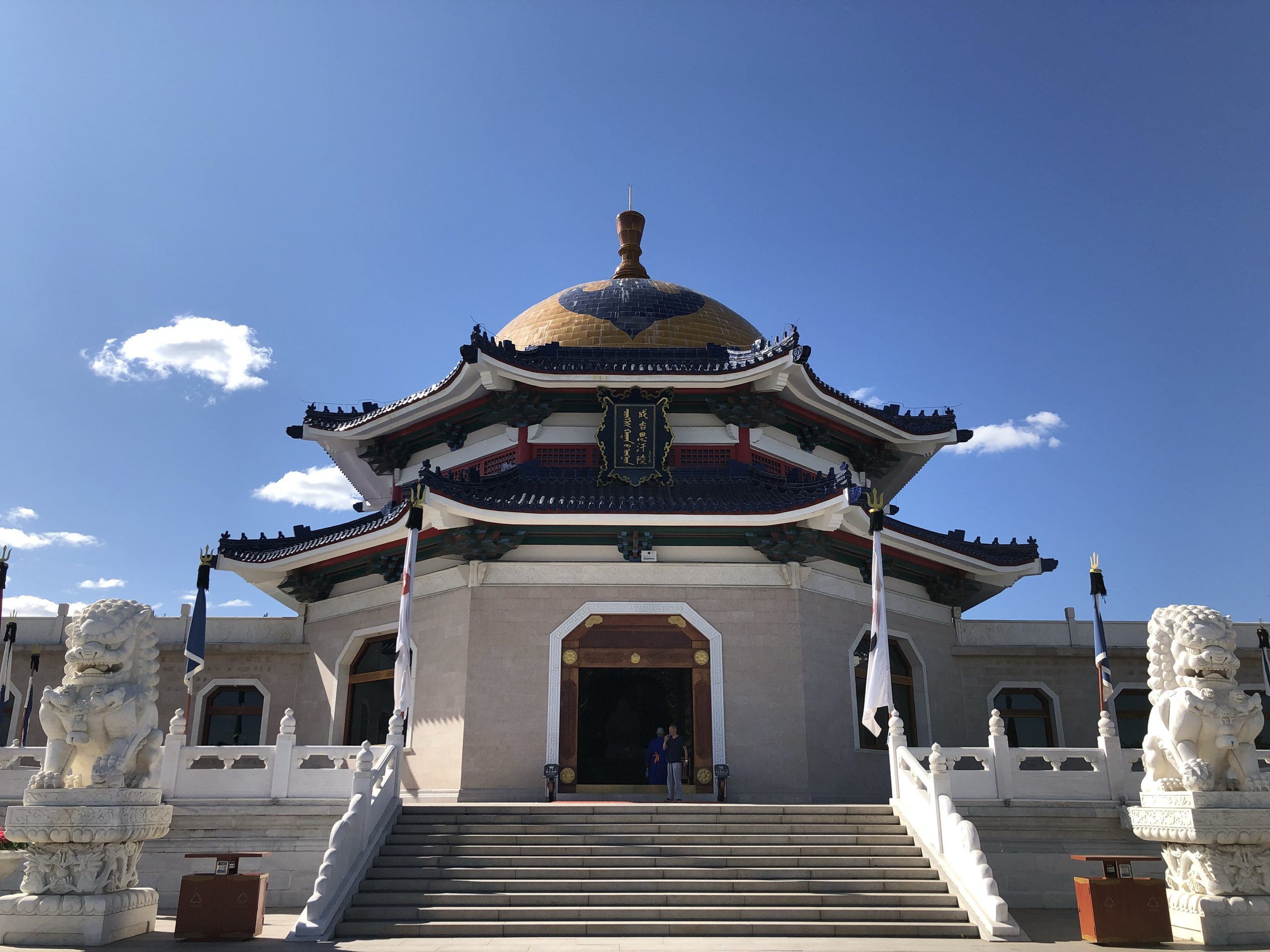 成吉思汗陵被受爭議嘅陵址｜Trip.com 伊金霍洛旗