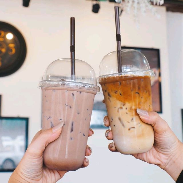 𝘾𝙖𝙛𝙚 𝙁𝙧𝙖𝙣𝙘𝙚 คาเฟ่โทนสีน้ำเงิน 😊
