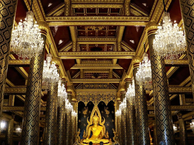 สักการะพระพุทธชินราช พิษณุโลก