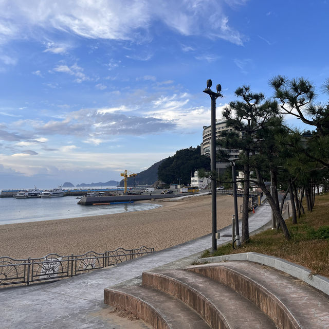 거제도에서 혼자만의 사색을 즐기고 싶을 땐 와현 해수욕장