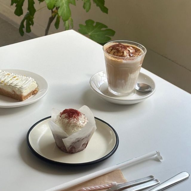 釜山簡約風咖啡店，咖啡好好喝！