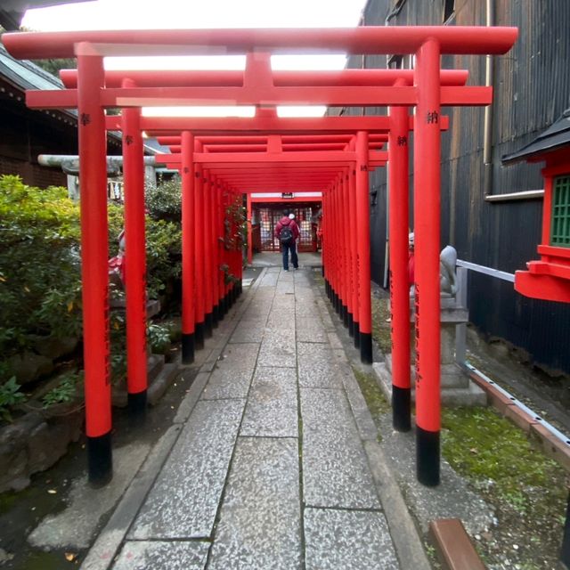名古屋大須商店街旁的古老神社