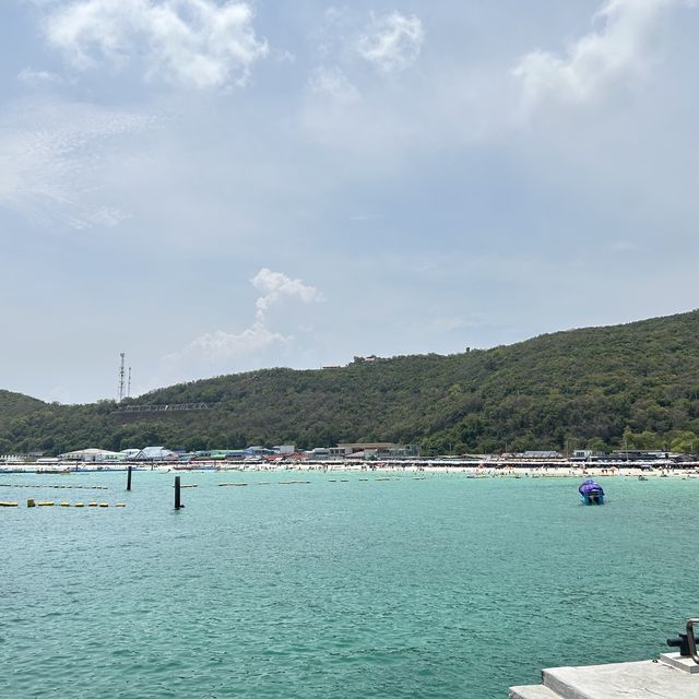 เที่ยวทะเลสวยๆ หาดตาแหวน เกาะล้าน