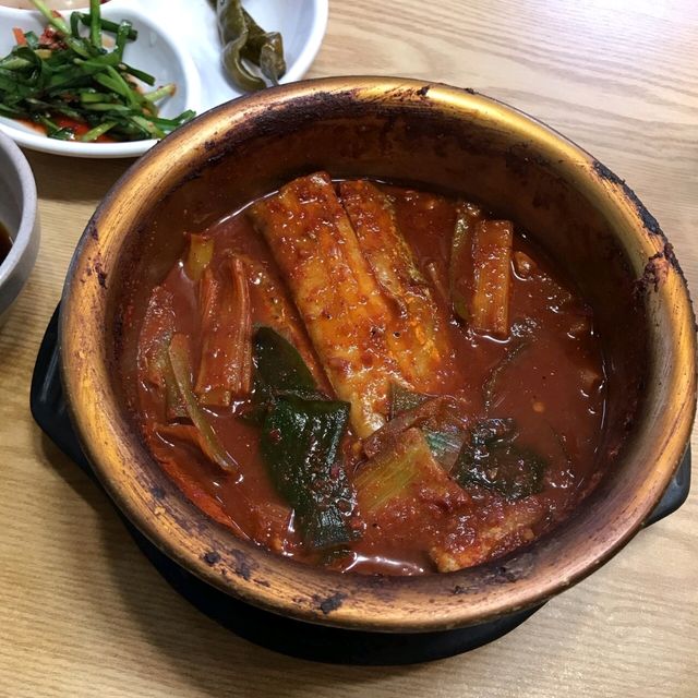 50 年傳統老店😋 美味辣魚定食