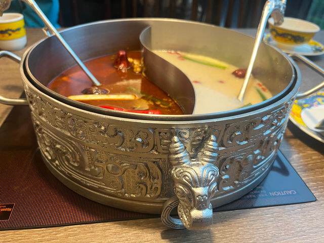 🍲 皇上吉祥:麻辣鍋的皇家盛宴,還有古代皇庭風格佈置!👑🌟 🍲 皇上吉祥:麻辣鍋的皇家盛宴,還有古代皇庭風格佈置!👑🌟