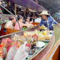 Exploring the Vibrant Floating Markets of Bangkok