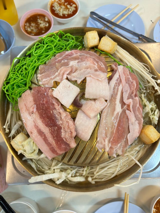 ช้างเผือกหมูกระทะ🥓🥩