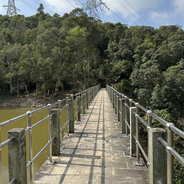 行山路徑～藍地水塘