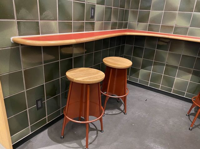 京都・中京区。エースホテル京都のロビー、コーヒーで一休み『Stumptown Coffee Roasters』