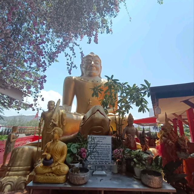 วัดสวย ริมทะเล