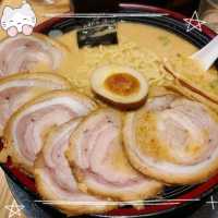 來自東京池袋的屯京拉麵🍜必推厚實叉燒肉、Q捲麵👍