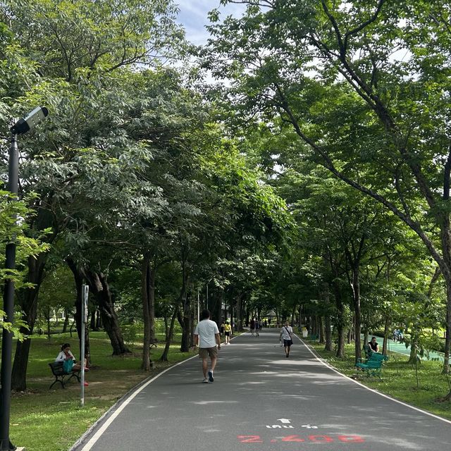 สวนจตุจักร 🌳”🚶🏻‍♀️..🚶🏻— เที่ยววันหยุด!!!!