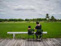 คาเฟ่นครปฐมบรรยากาศดี มีสระน้ำสีฟ้าขนาดใหญ่