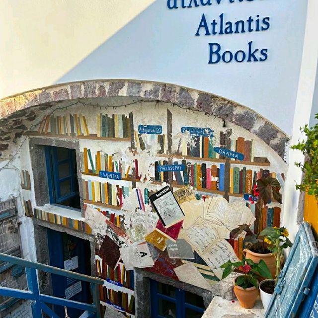 A GORGEOUS BOOKSTORE IN SANTORINI!