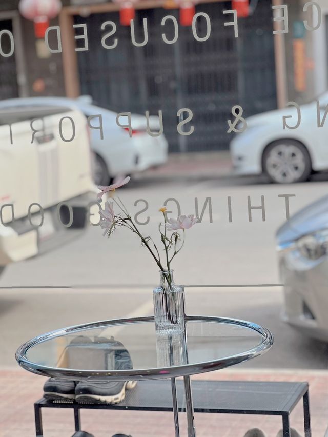 คาเฟ่สดใสใจกลางเมืองลำปาง ขนมอร่อยมาก ห้ามพลาด‼️