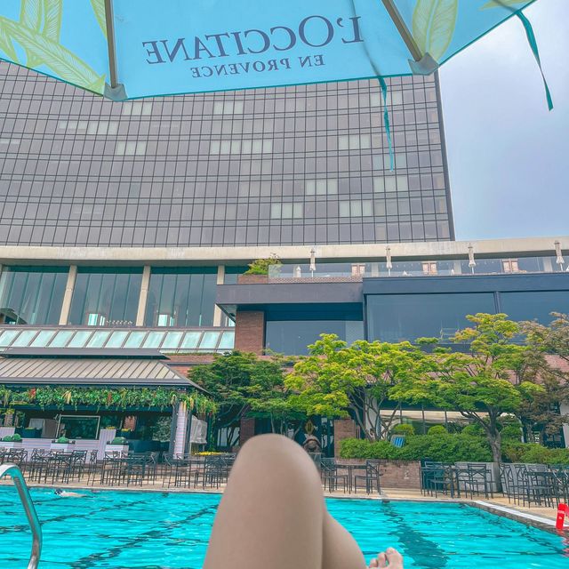 호캉스의 꽃은 역시 수영장🏊🏻‍♀️