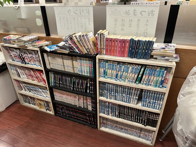 福岡・箱崎。『博多麺王』で食べる焙煎にんにくと葱油を使った『黒ラーメン』