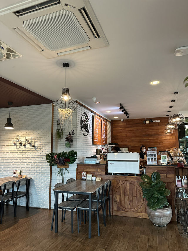 ร้านอาหารในเมืองนารอง🍛