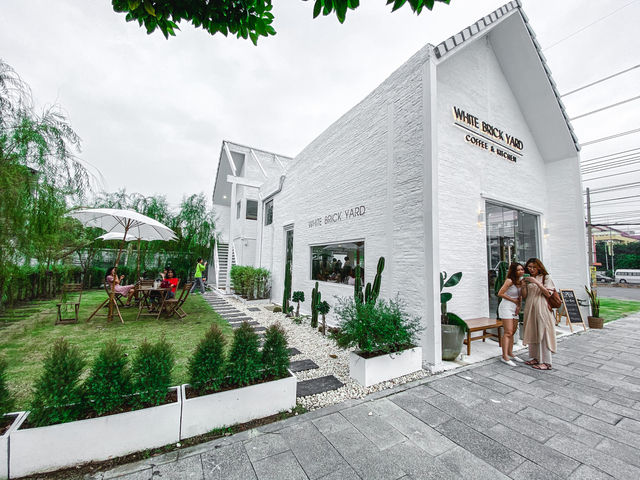 White Brick Yard คาเฟ่สไตล์มินิมอล ย่านศาลายา🏡