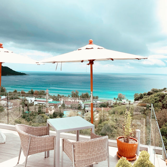 คาเฟ่วิวทะเลสุดปัง The Sundeck ภูเก็ต
