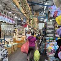 방콕 차이나타운의 대형 로컬 시장, Sampheng Market
