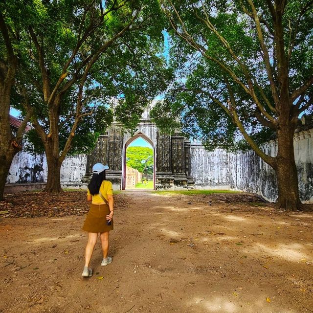 ชมโบราณสถาน เมืองละโว้