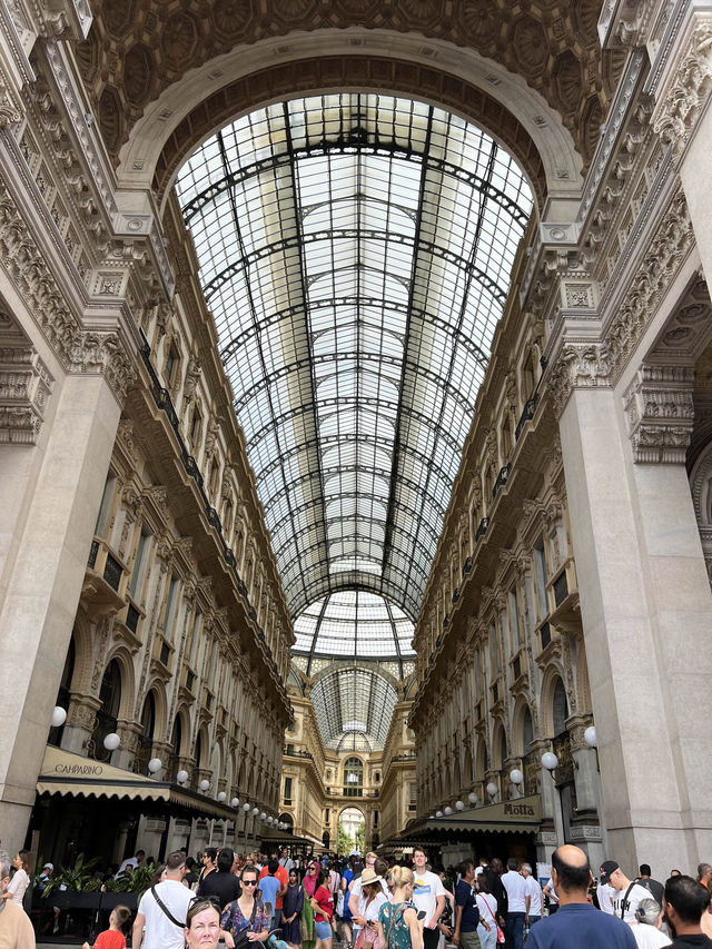 สุดยอดแหล่งแบรนด์เนม Galleria Vittorio Emanuele II